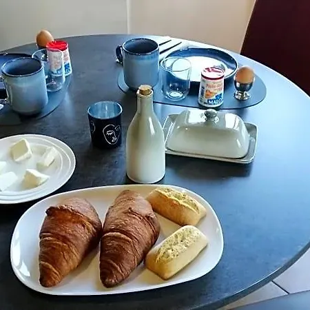 Du Precontent Nocleg ze śniadaniem 3*